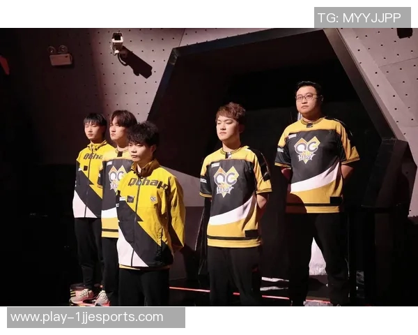 esports数据FPX在世界冠军杯中的技术表现分析与点评探讨